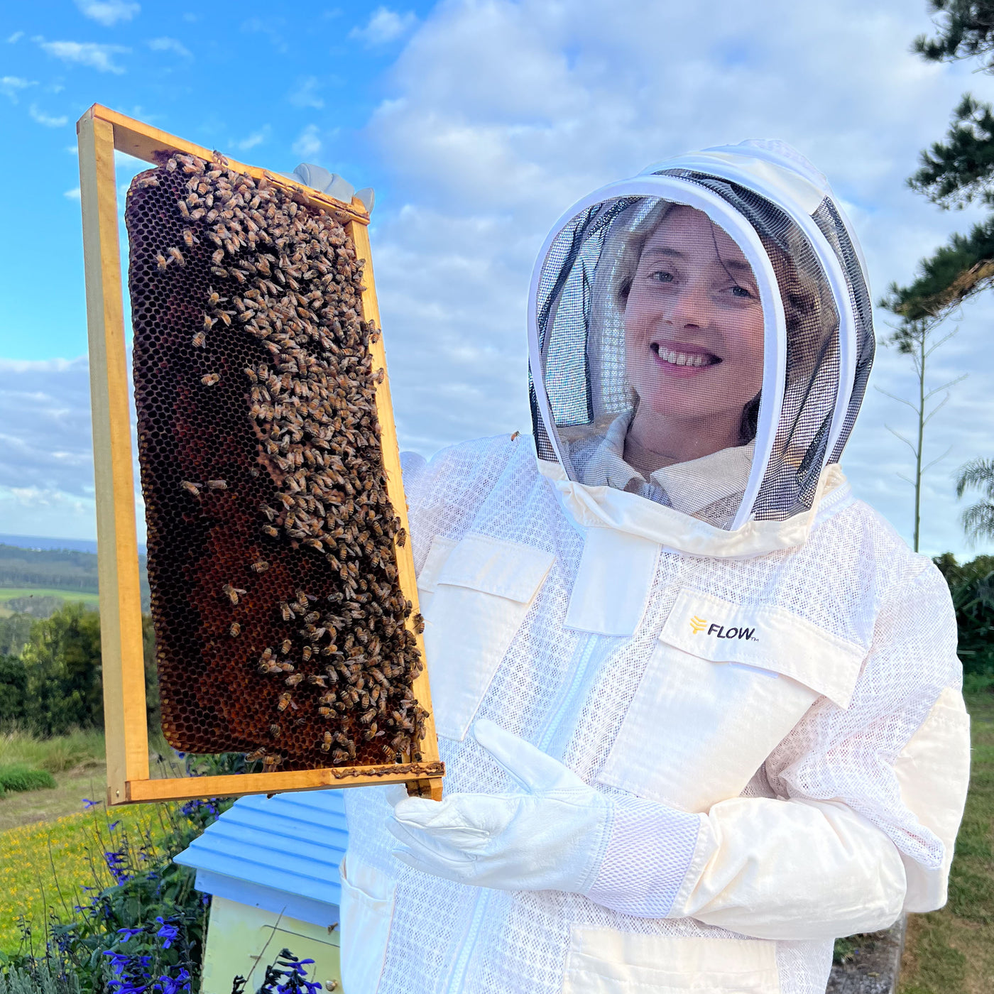 Flow Bee Jacket | Breathable Mesh for Beekeeping - Flow Hive US