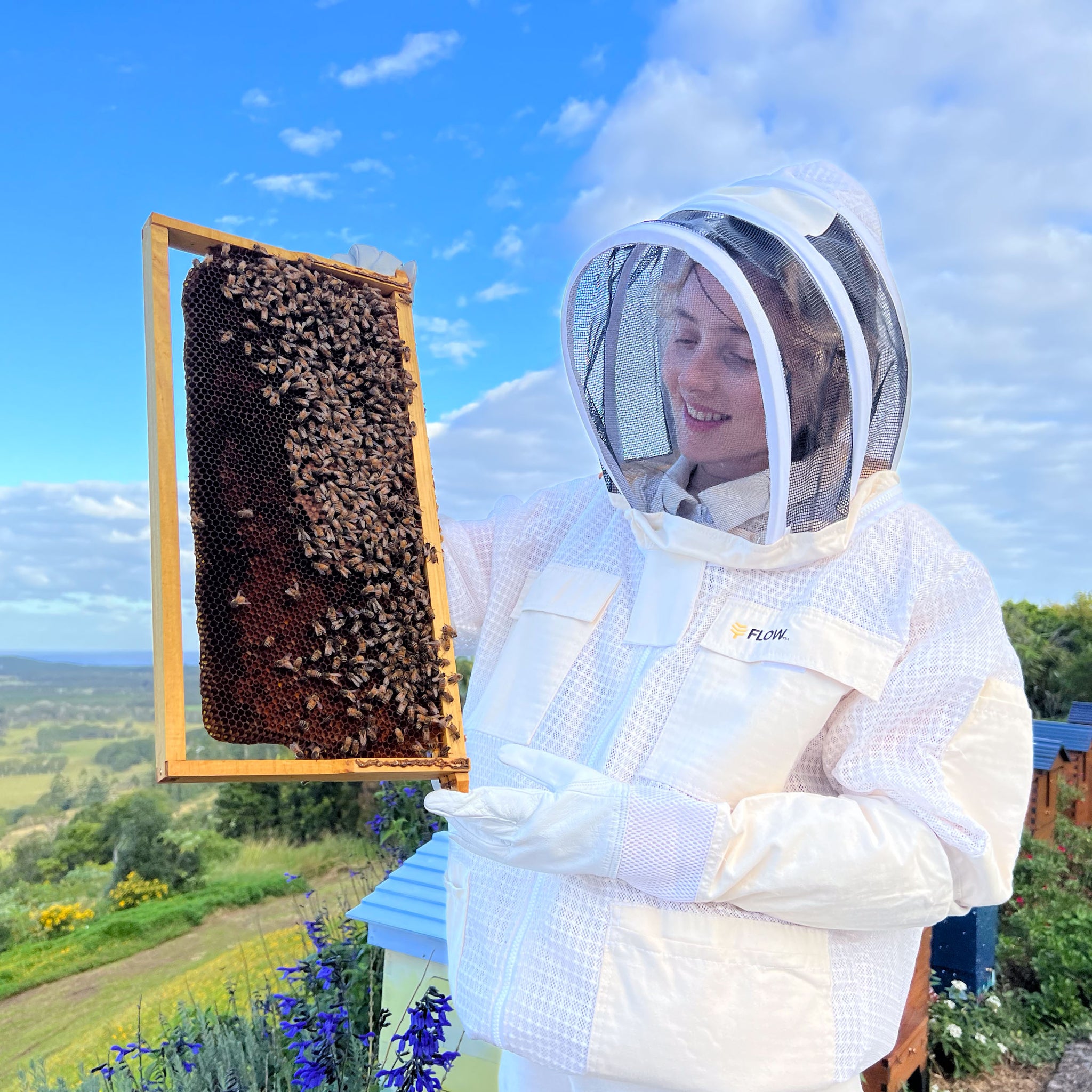 Flow Bee Jacket | Breathable Mesh for Beekeeping - Flow Hive US