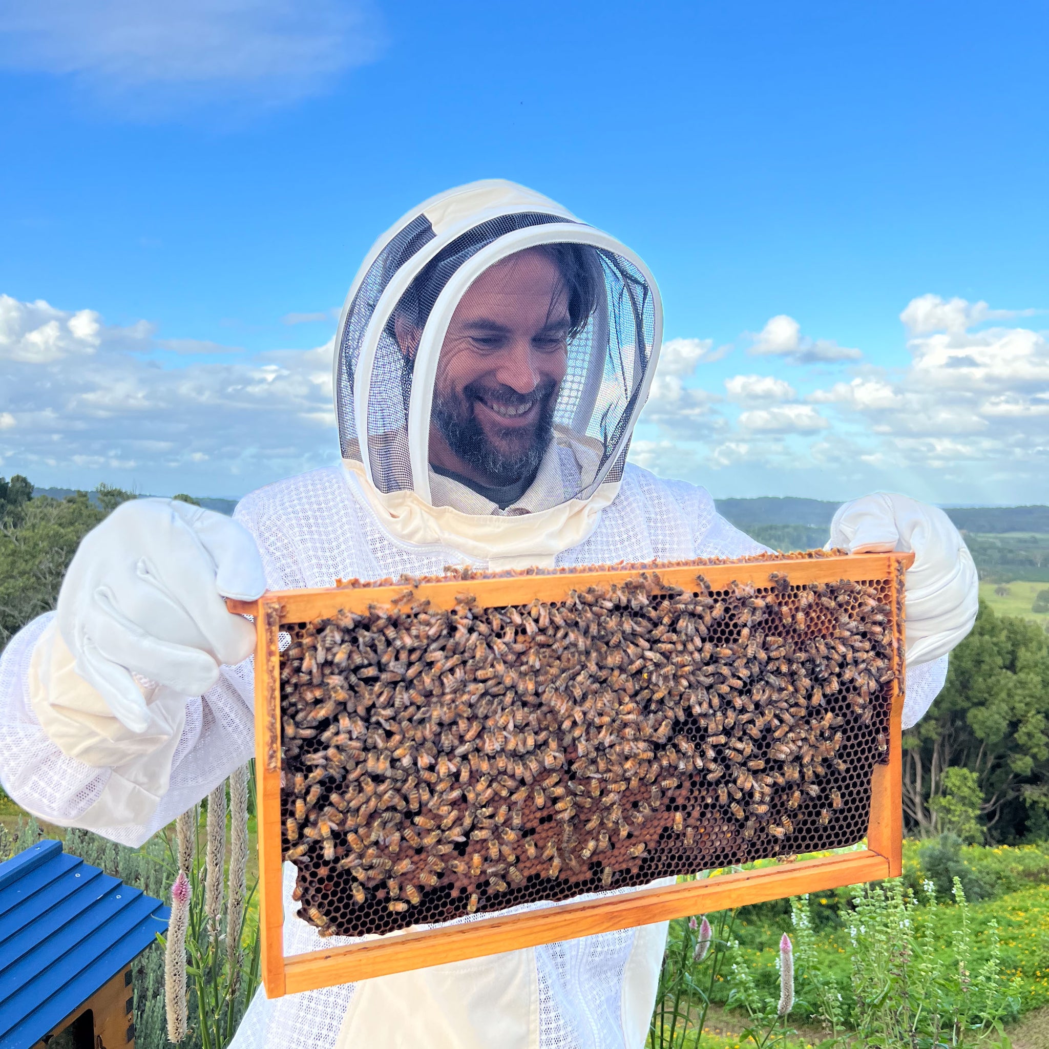Flow Bee Jacket | Breathable Mesh for Beekeeping - Flow Hive US